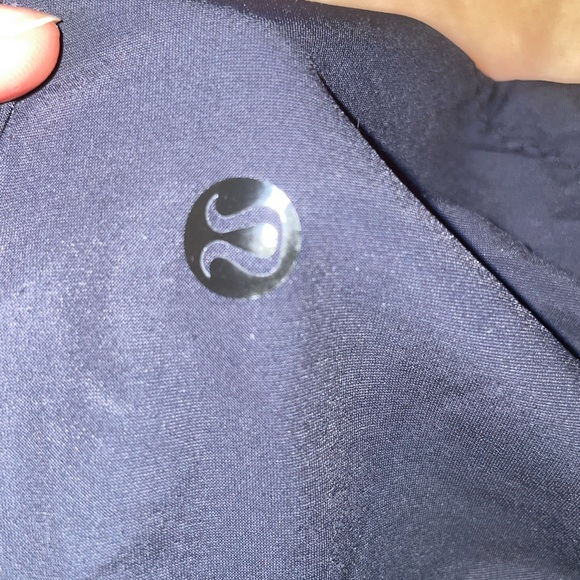 lululemon reversible shorts - Picture 3 of 7